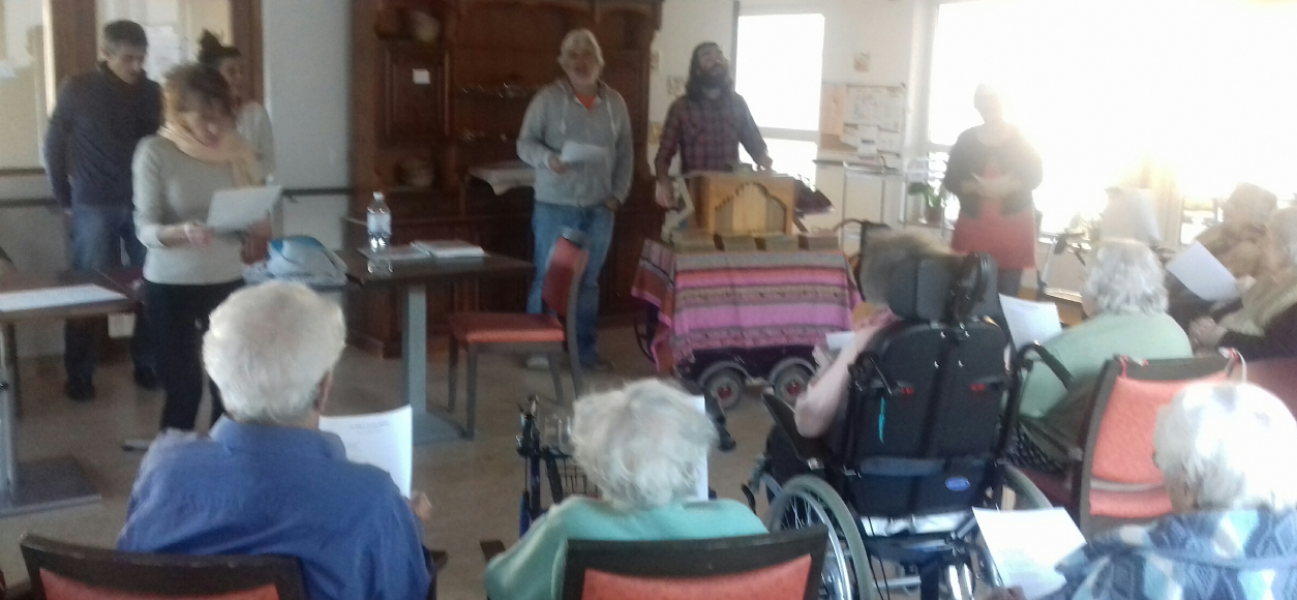 Musique et câlins à l'hôpital